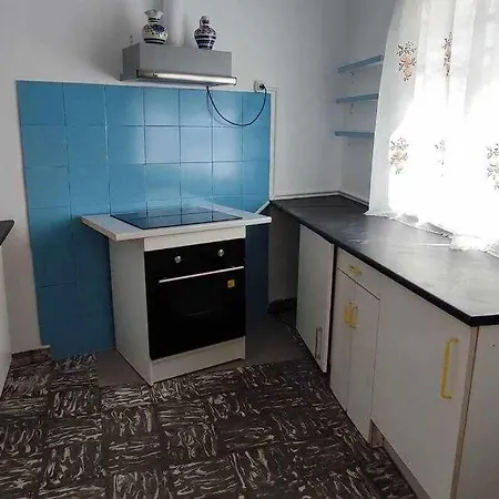 La Casa Amarilla