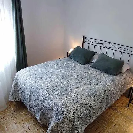 La Casa Amarilla