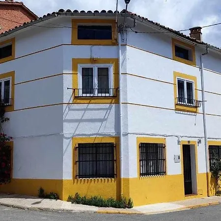 La Casa Amarilla Candeleda