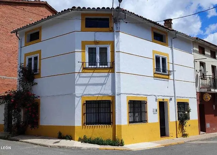 La Casa Amarilla Candeleda